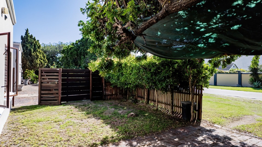 5 Bedroom Property for Sale in The Island Western Cape